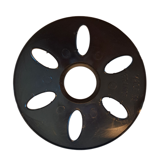 Cup saver i sort, som kører let på flagstangen